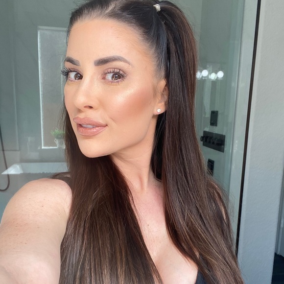 Meet your Posher, Maureen - Picture 1 of 1